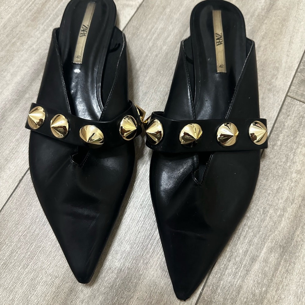 Zara Black and Gold Pointed-Toe Mules